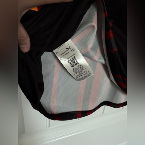 “Galatasaray SK” (Turkey) Men's Black and Red Jersey with Orange Accents - Picture 15 of 15